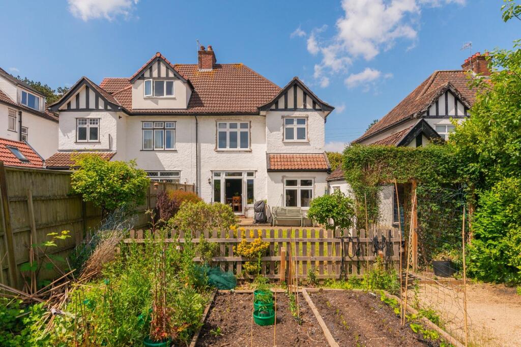 1H0V8HE - External H.jpg