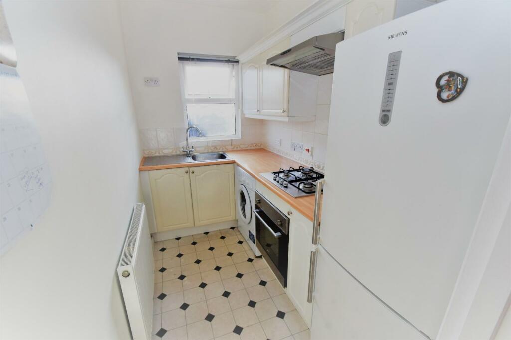 3, 71 Enys Road New Kitchen.jpg