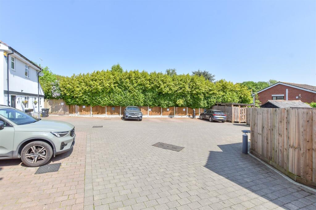 Driveway/Parking