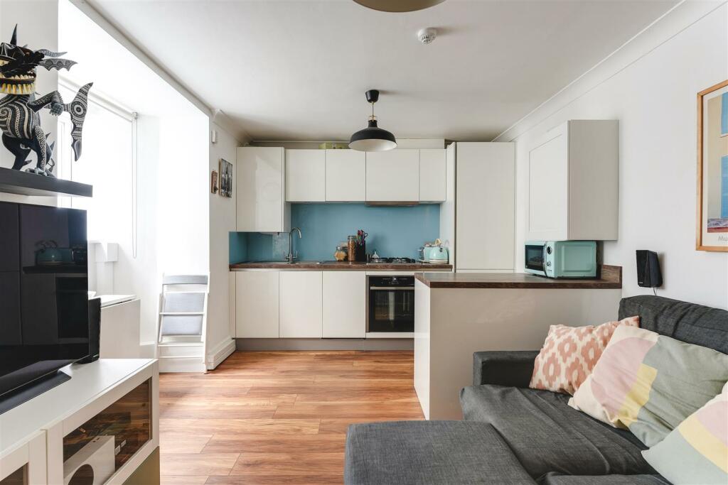 18 Evering Road (Flat 1)-6.jpg