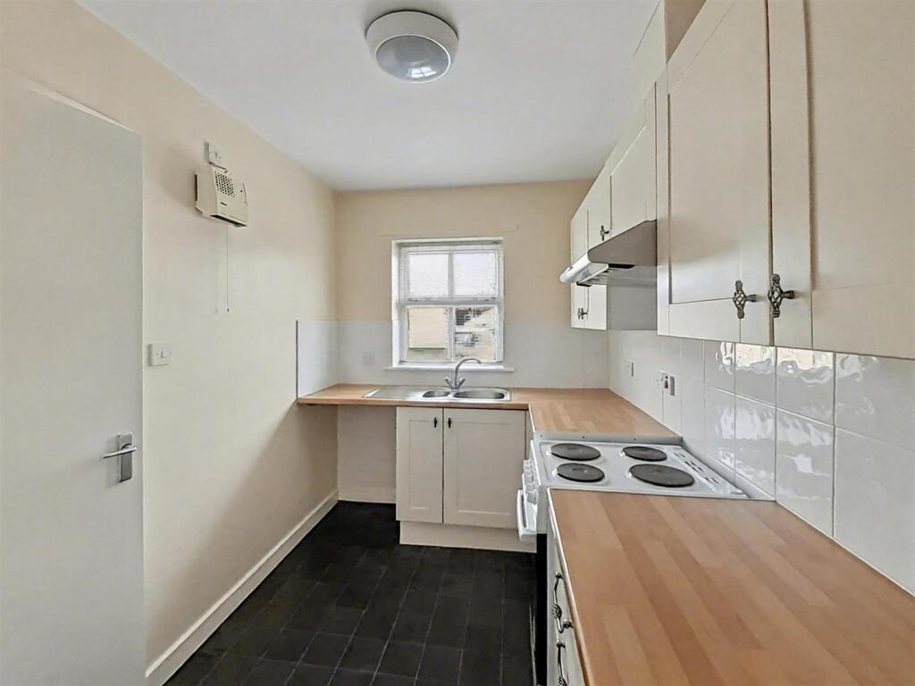 2 VC KITCHEN.jpg