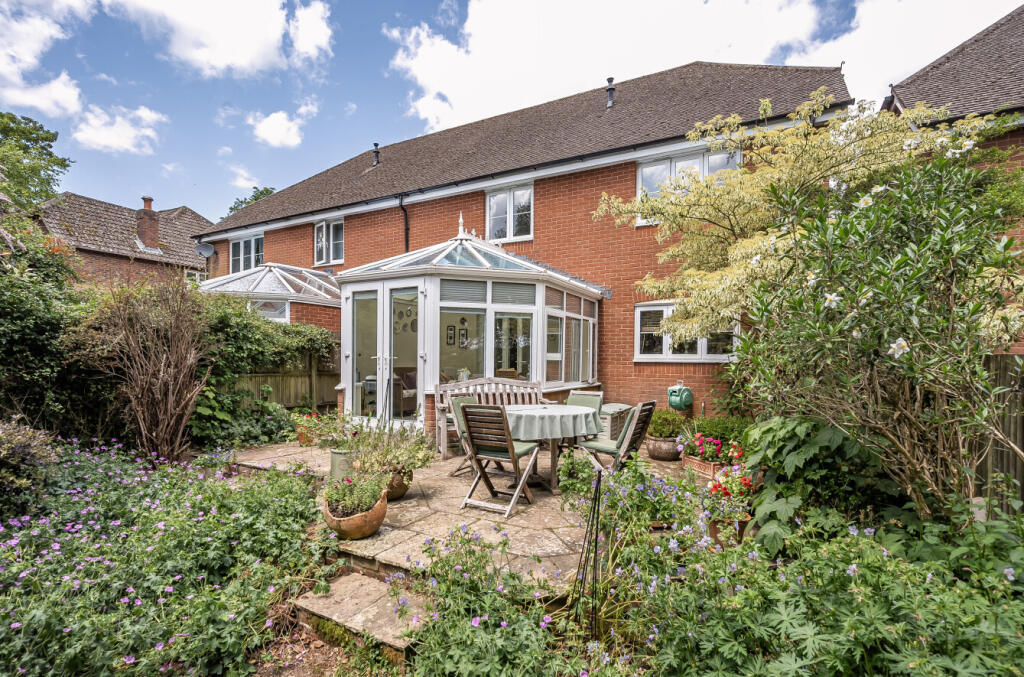 1300468-4-683da5a...