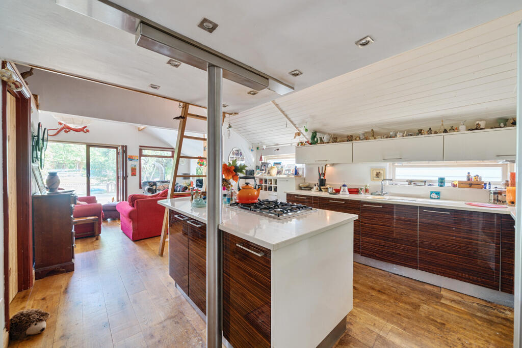 1304322-10-684afd...