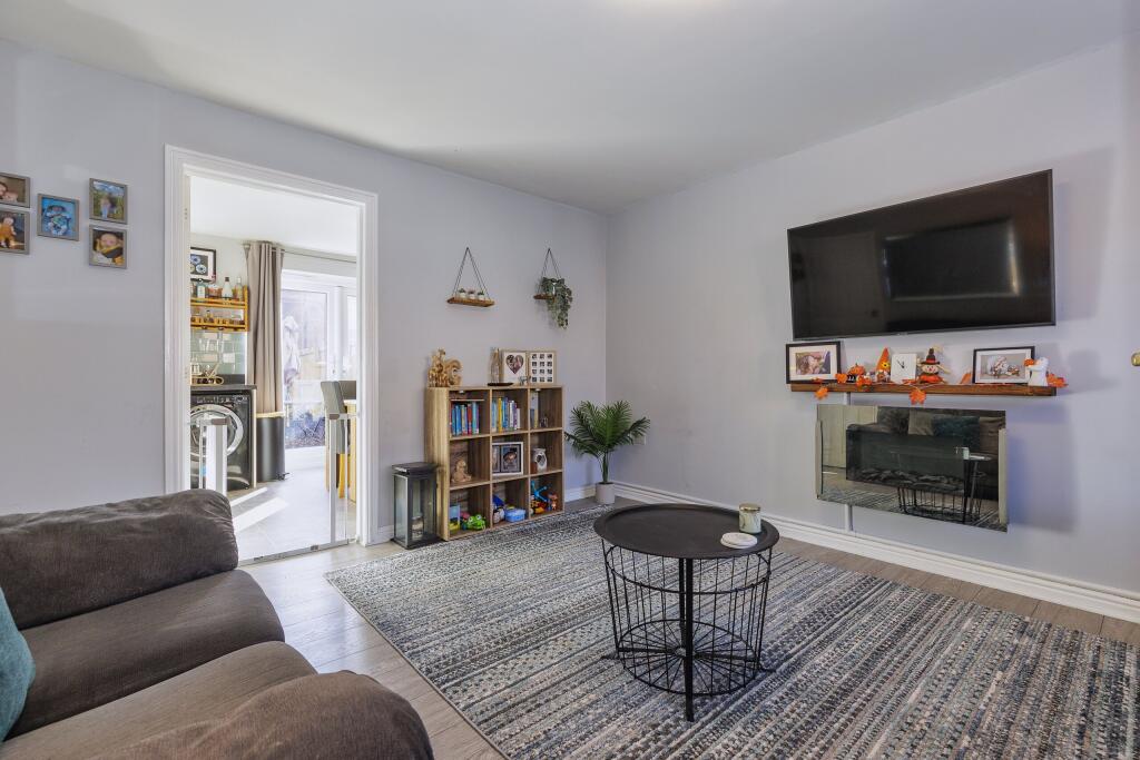 83 Garston cresent-14