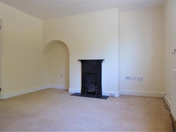 18 Main St living room