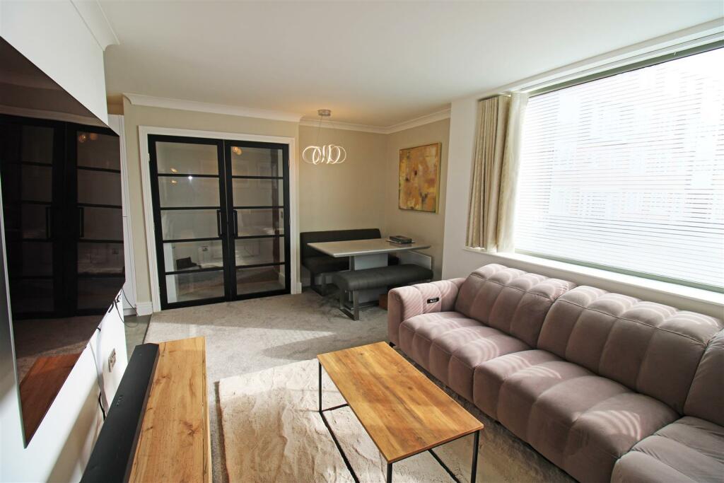 Open Plan Living / Dining