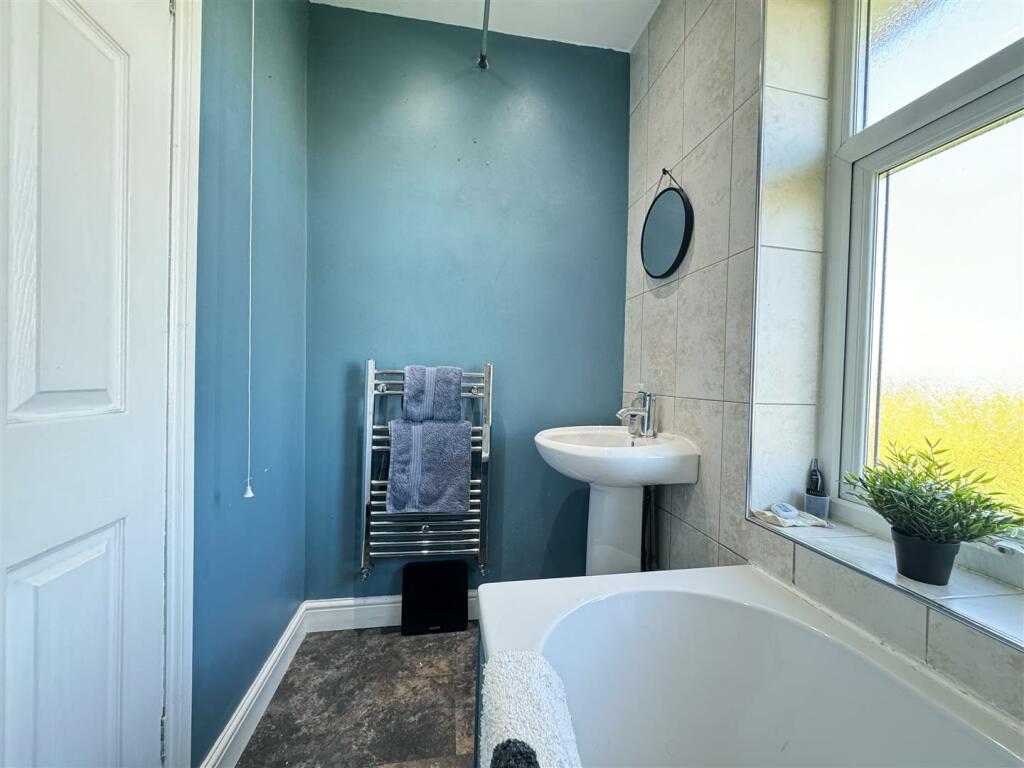 FAMILY BATHROOM