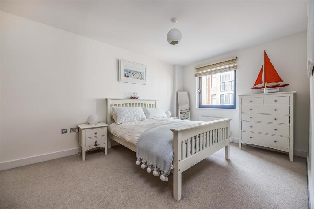 16 Seagers Court, Old Portsmouth-Small-PorticoMark