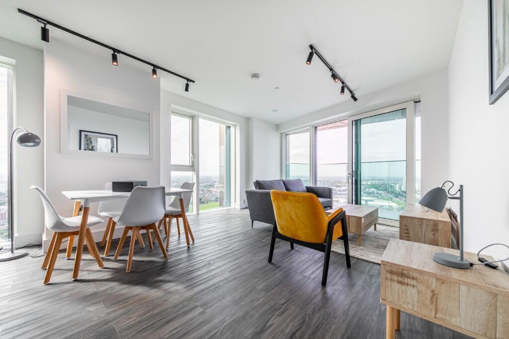 Victoria Road, London, W3