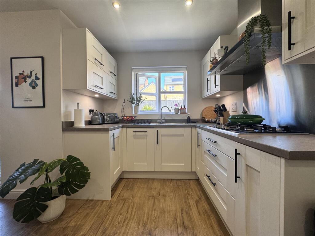 Open plan kitchen &amp; dining