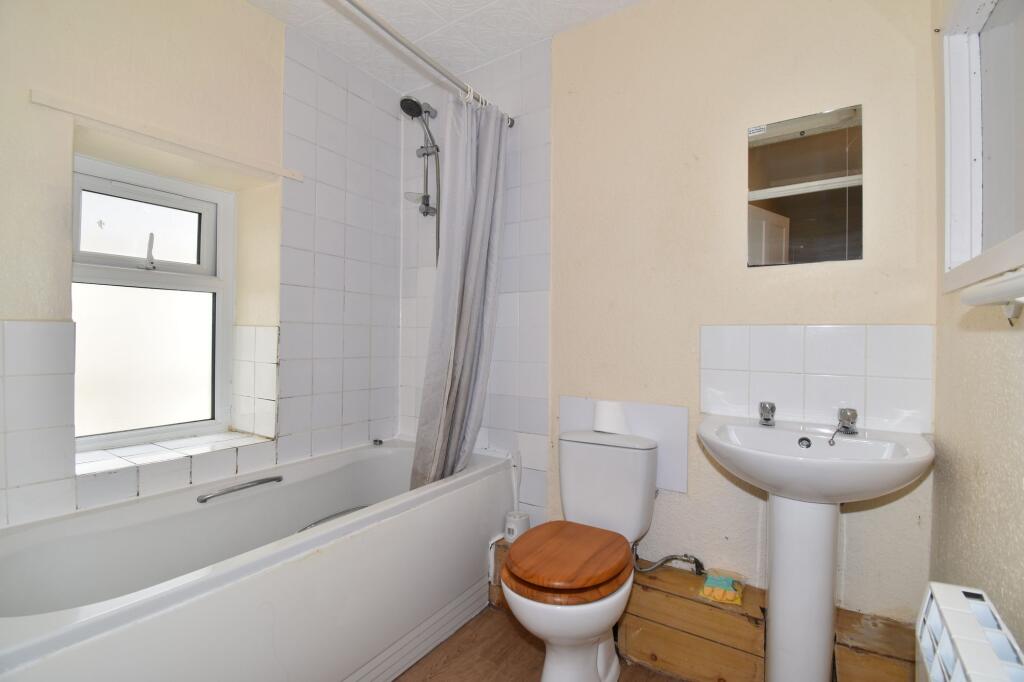 Top floor flat (bathroom)