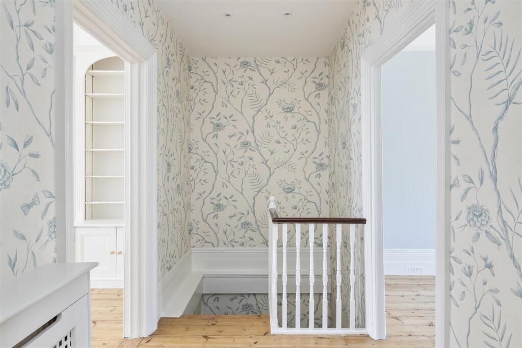 Agent &amp; Homes-29 Marloes Road-9_Hi.jpg