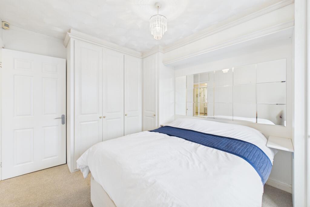 CAM03162G0-PR0342-STILL003