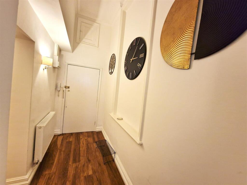 Hallway.jpg