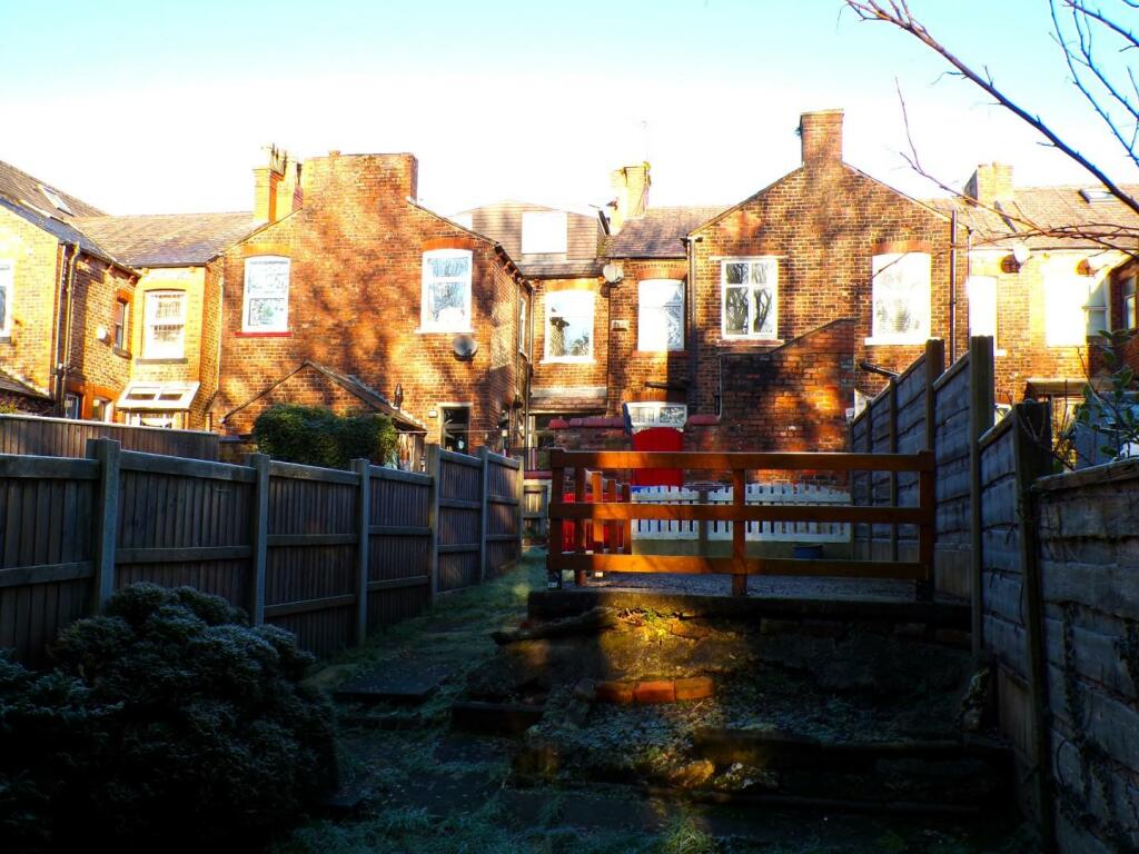 DerbyshireRd21gdn2.JPG