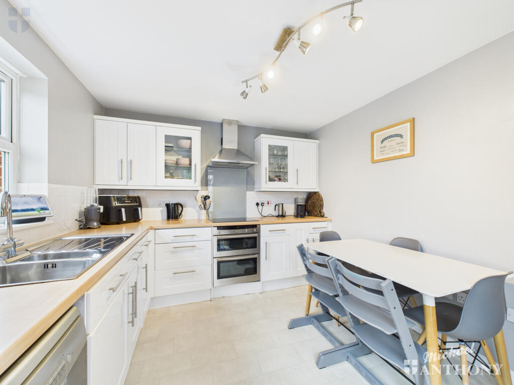 CAM03218G0-PR0798-STILL023