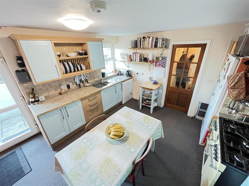 kitchen 2.JPG