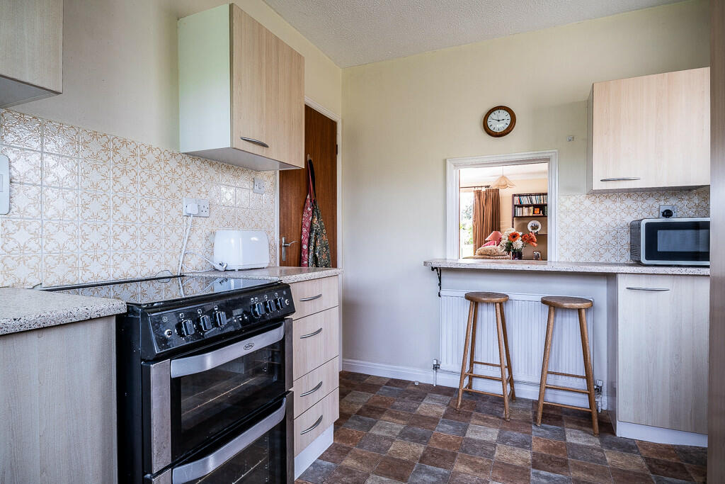 32 Underhill Cres...