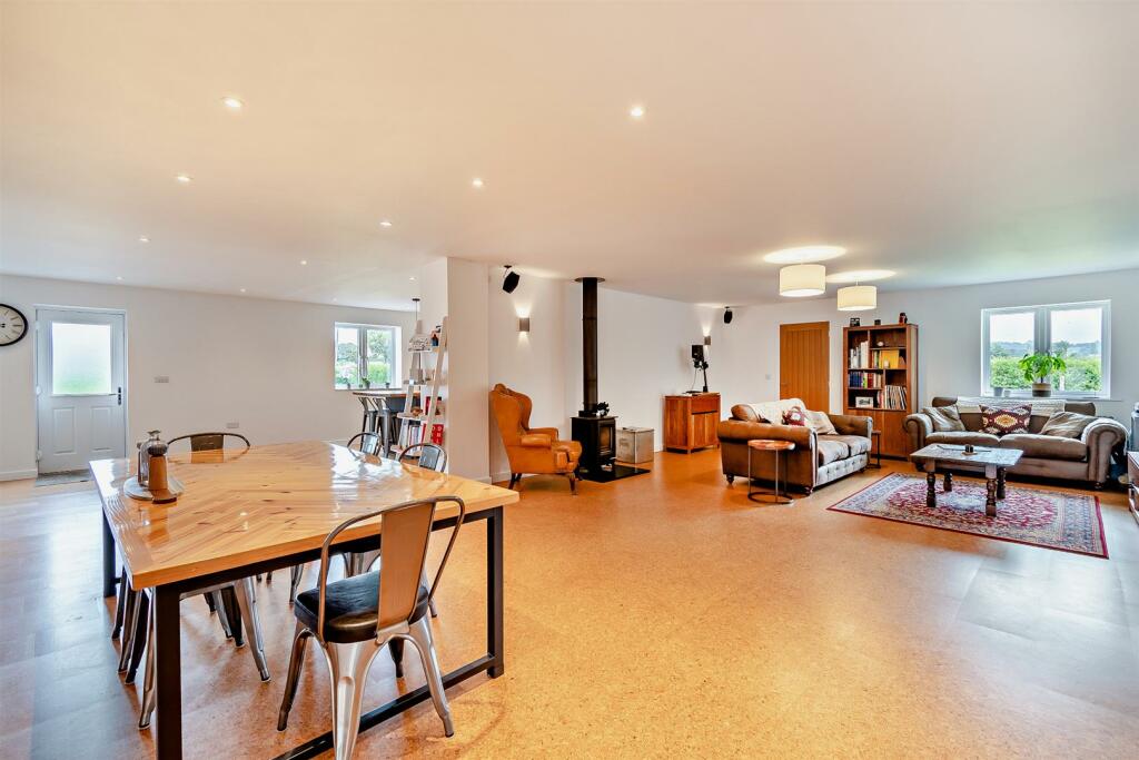 8616914-interior15-V2-800.jpg