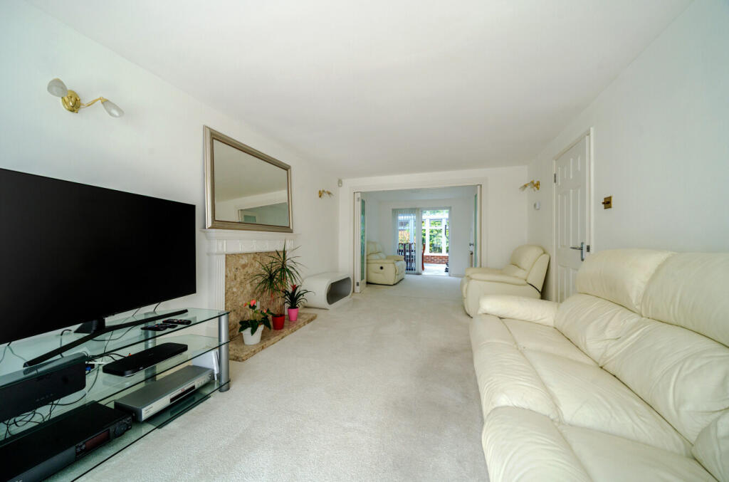 1296444-3-682b3c2...