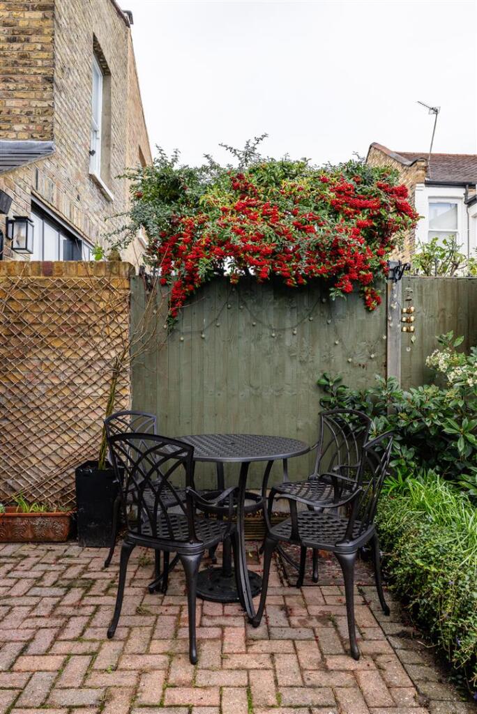 Gordon Road, E11