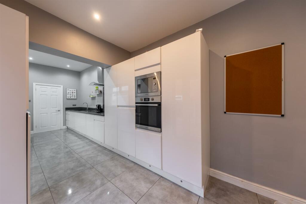 85 Gladstone Street-002.jpg