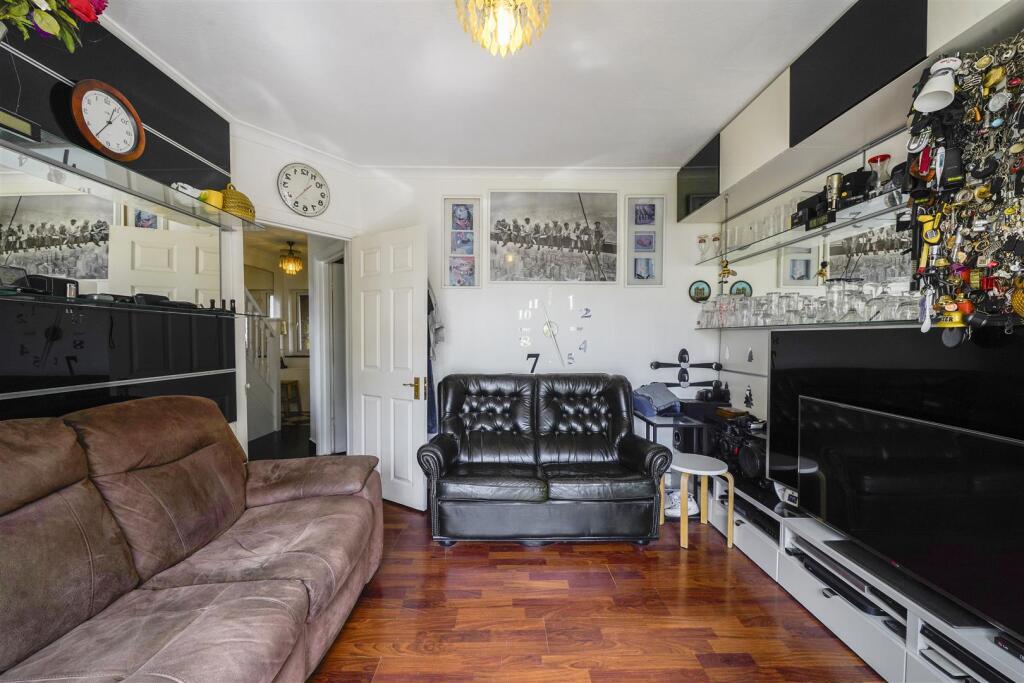 443 Whitton Avenue West - RmSrRPa1jKmvD9i55yqD.jpg