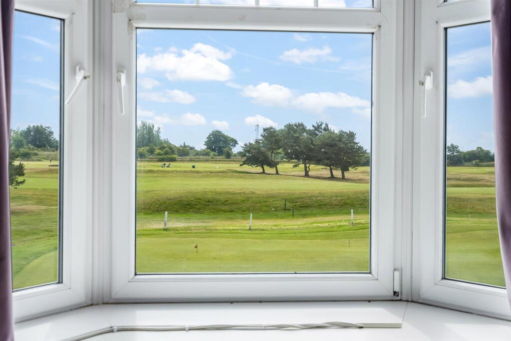 11 golf avenue (29).jpg
