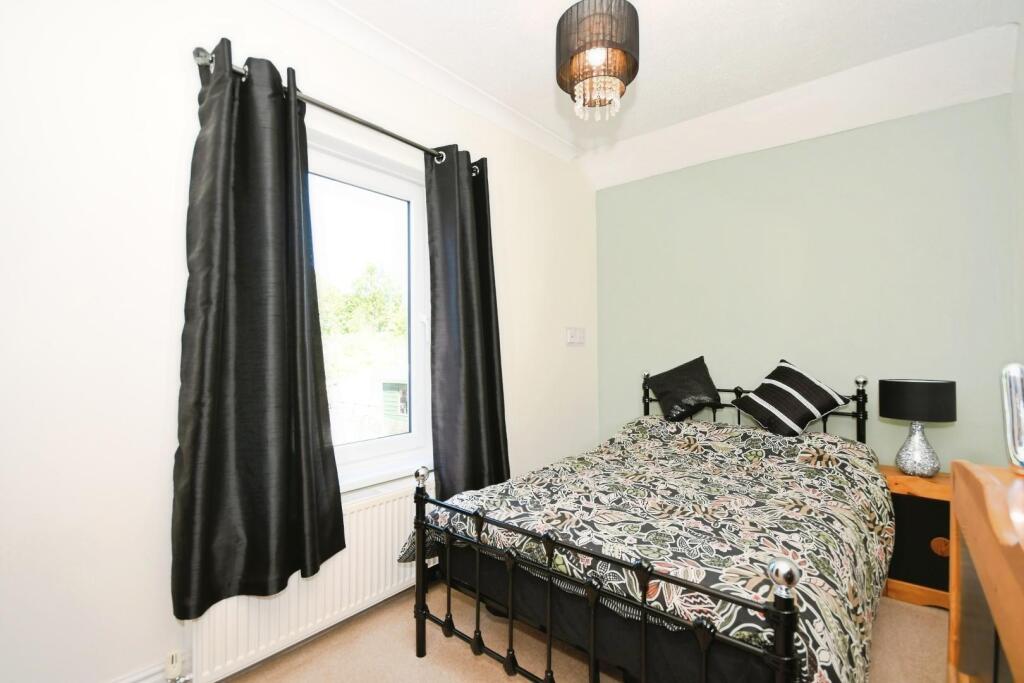 BED 3 02.jpg