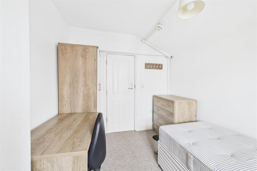 12 Osborne Villas, Kingsdown, Bristol BS2 8BP | Fr