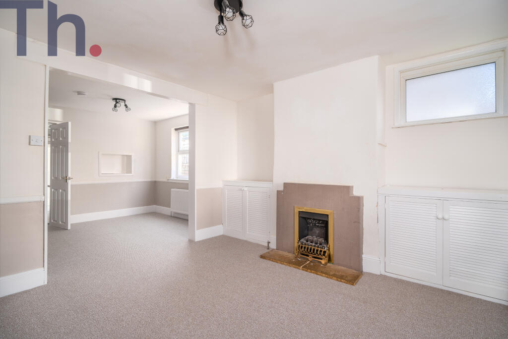 Lounge &amp; Dining Room