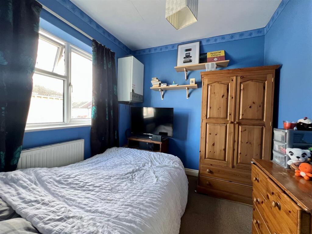 bed 2.jpg