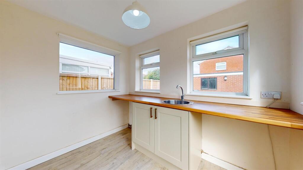Stretton Close 18 Utility.jpg