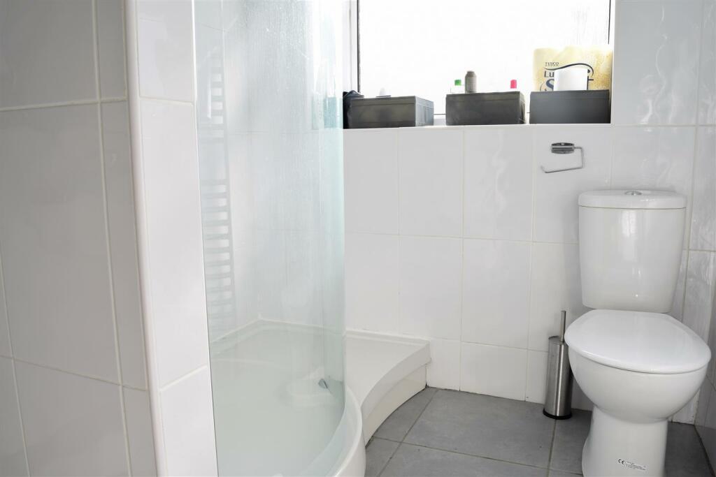 Bathroom 1.JPG