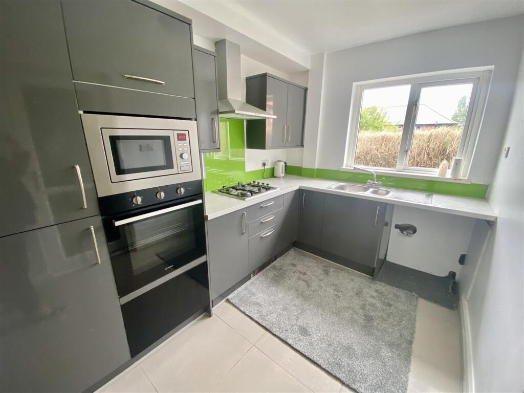 Bramleys Estate Agents - Cross Road - Mirfield (12