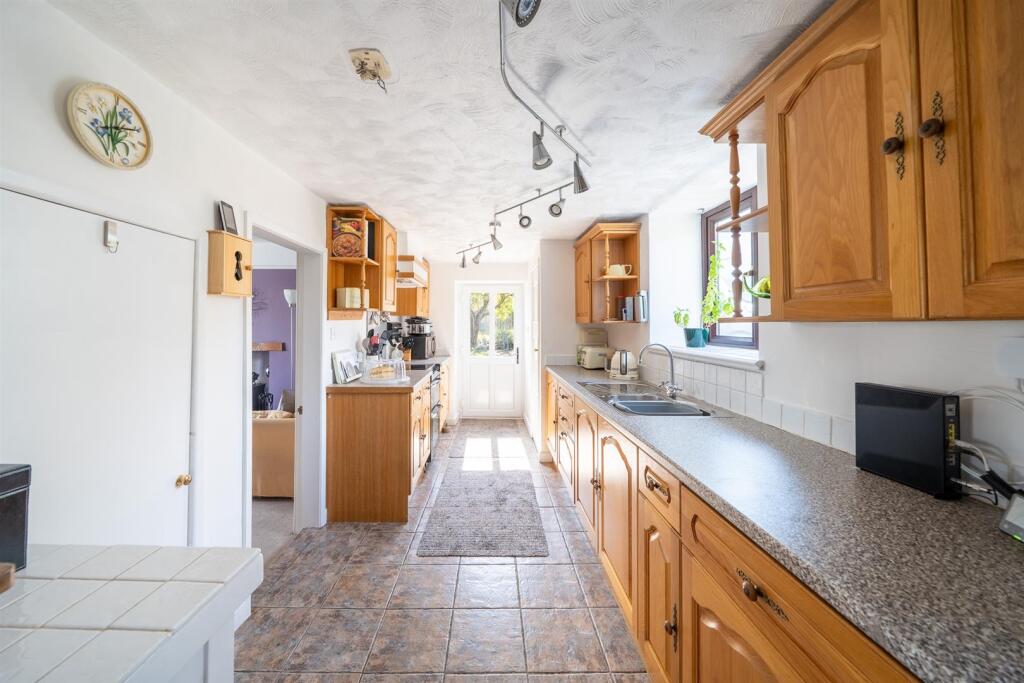 Kitchen 1.jpg