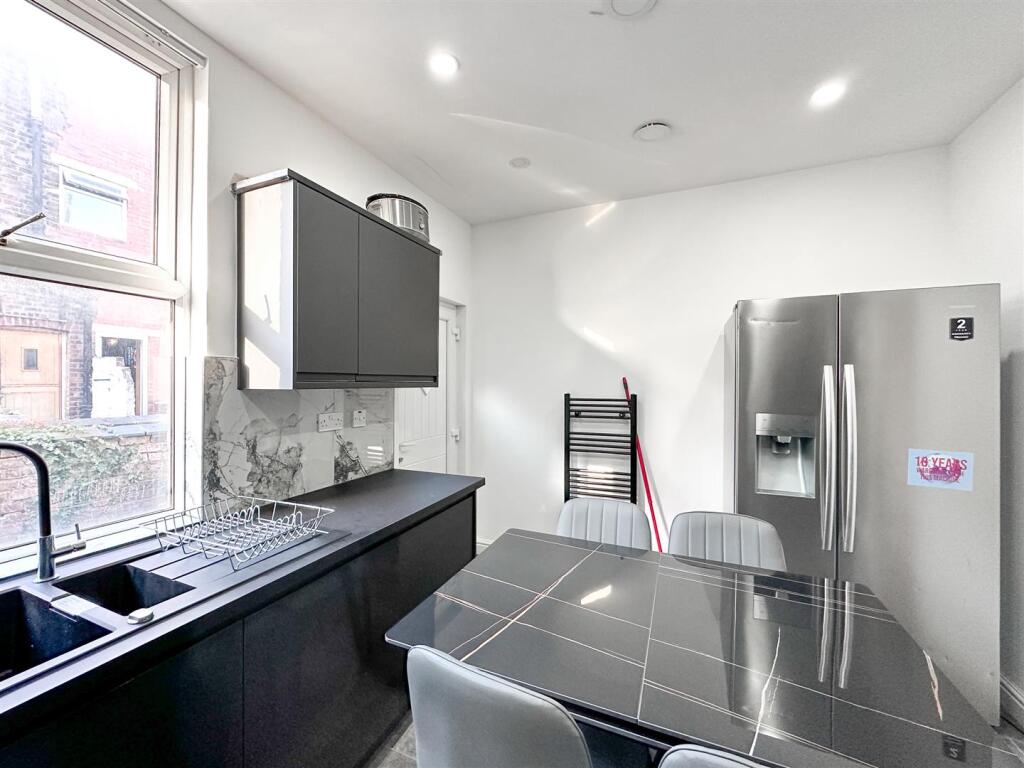 Staycasa Accommodation Manchester Carrill  2024AUG