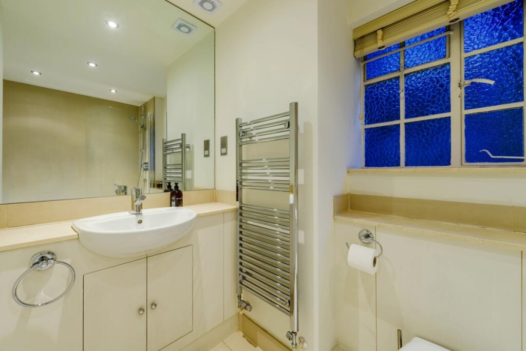 8447084-interior_33
