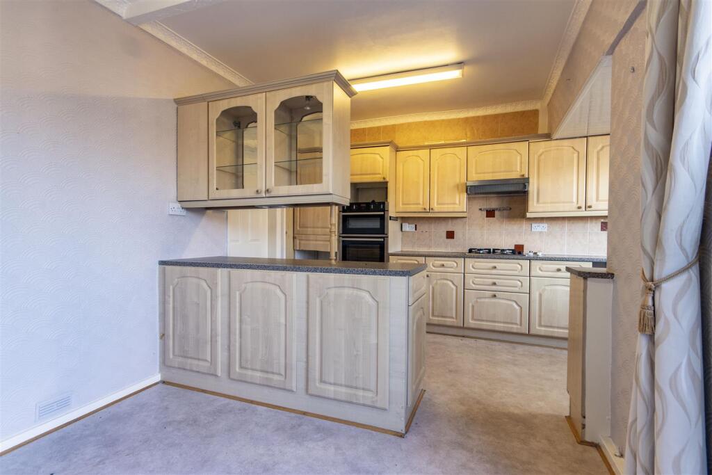 'L' Shaped Kitchen/Diner