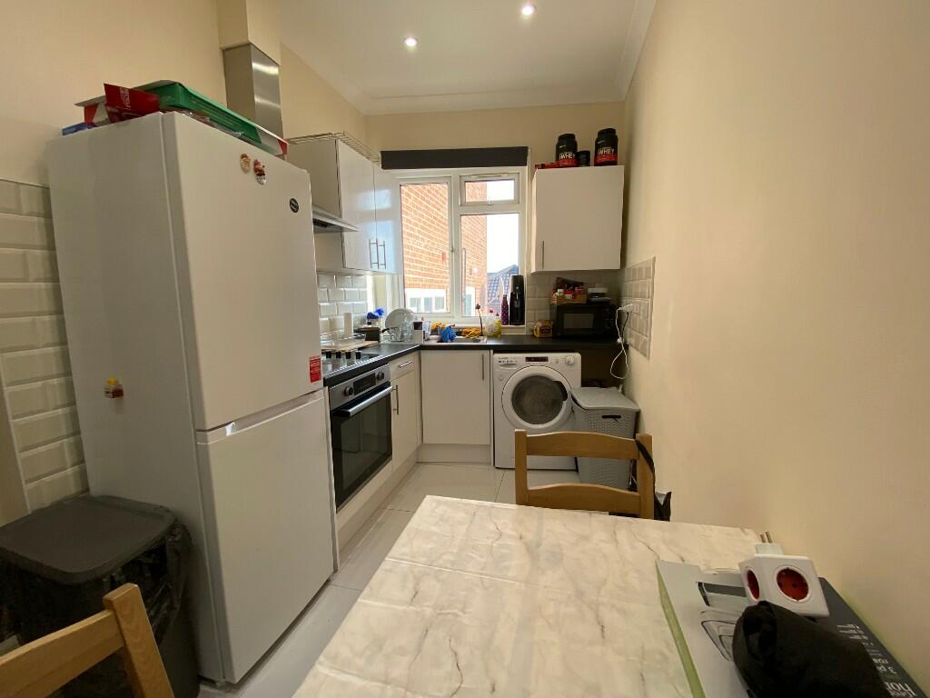 Flat 2, 108a St. Marys Road, Southampton, Hampshire, SO14