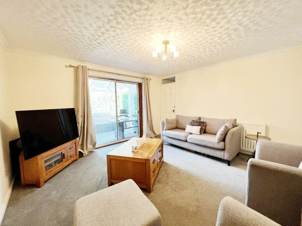 Lounge pic 3.jpg