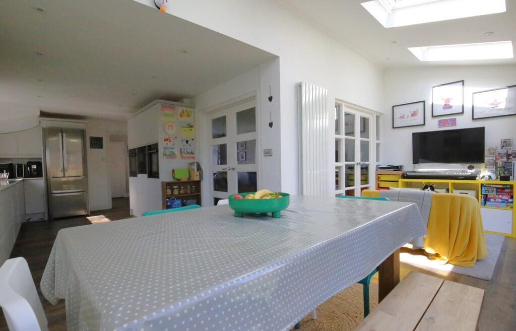Family/dining room 