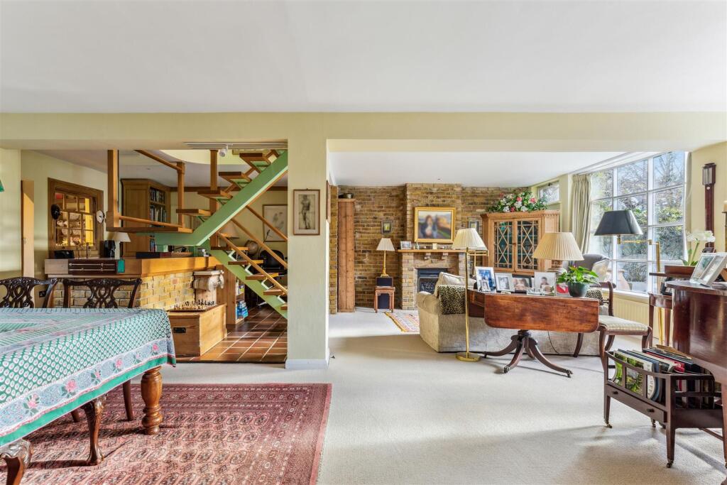 Grove Park Gardens, W4 - FOR SALE