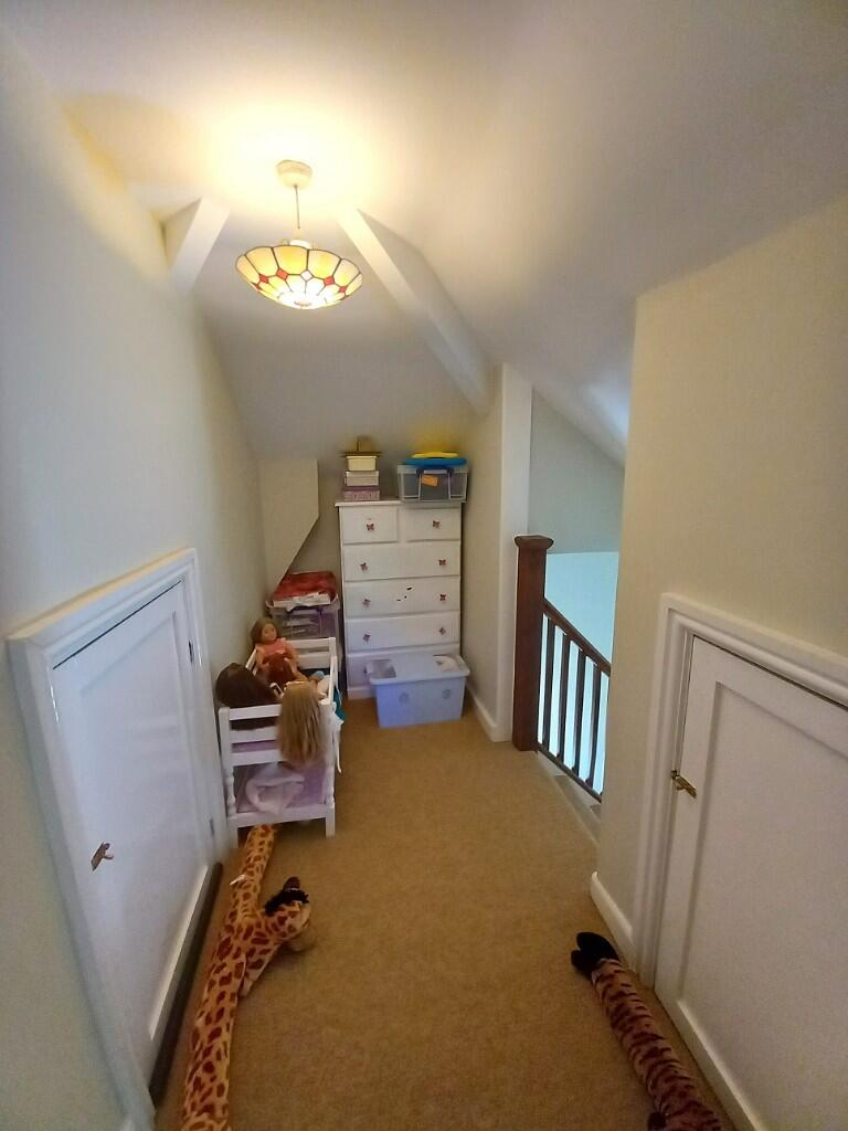 2ND FLOOR LANDING