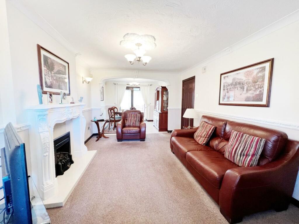 Lounge pic 3.jpg