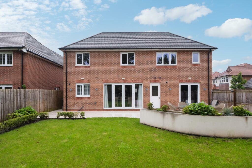6 Stirling Close-048.jpg