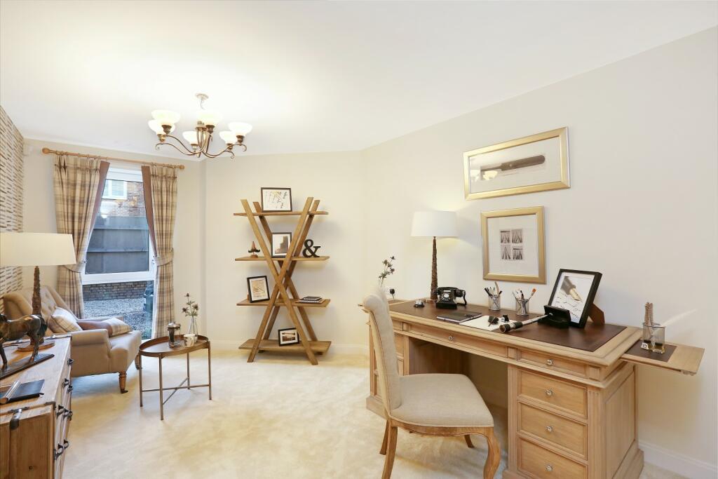 Show Apartment Bedroom / Study 