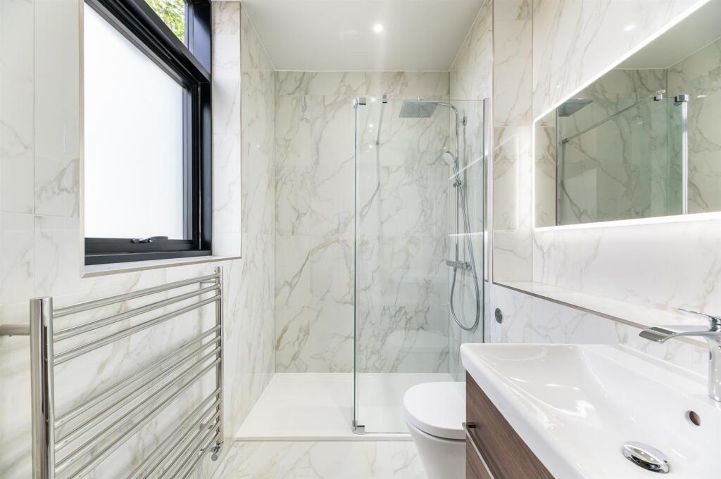 En-Suite To Bedroom 1