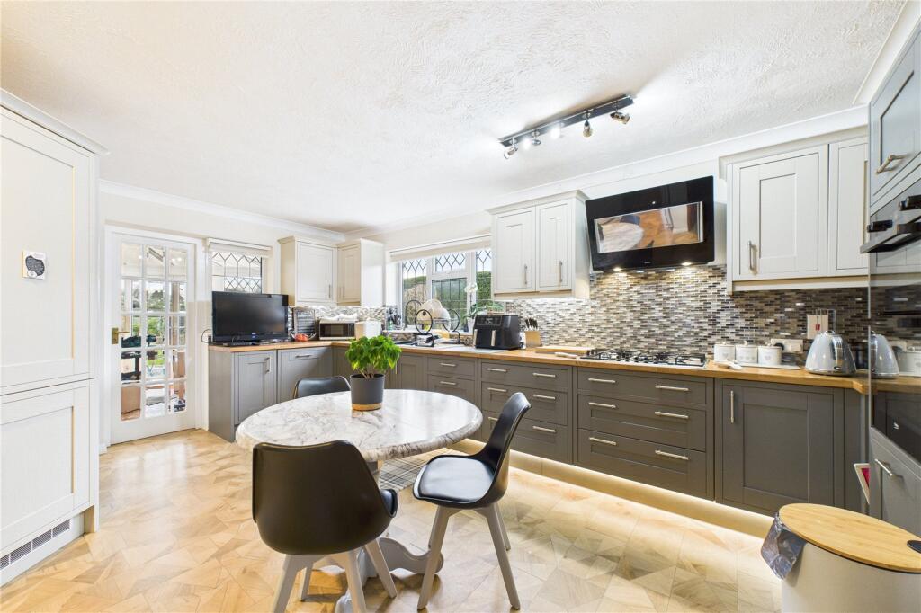 Kitchen/Breakfast Rm