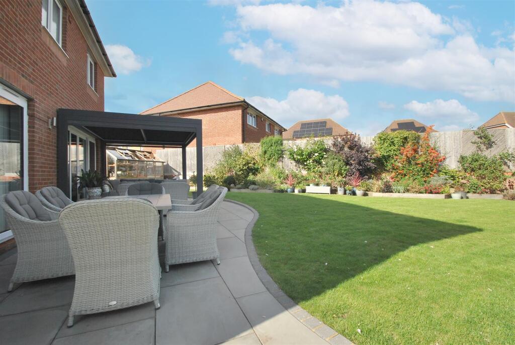 Garden Pergola 2.jpg